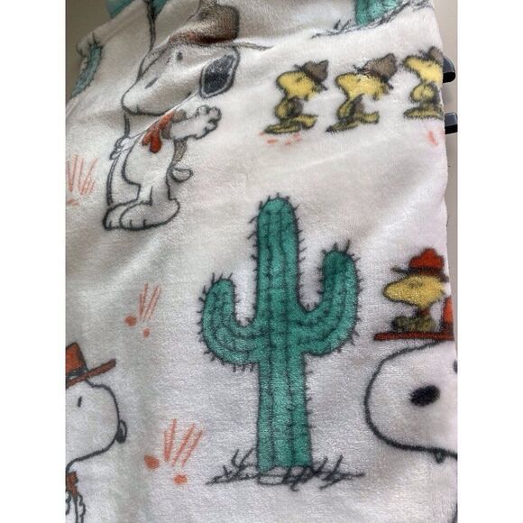Peanuts Snoopy Woodstock Plush Throw Blanket Boy Scouts Desert  Cactus 50 X 70” - Picture 13 of 14